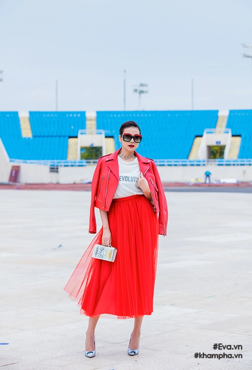 Siêu mẫu thanh hằng diện cây hàng hiệu đỏ rực rỡ giá nửa tỷ đồng đi sự kiện - 8