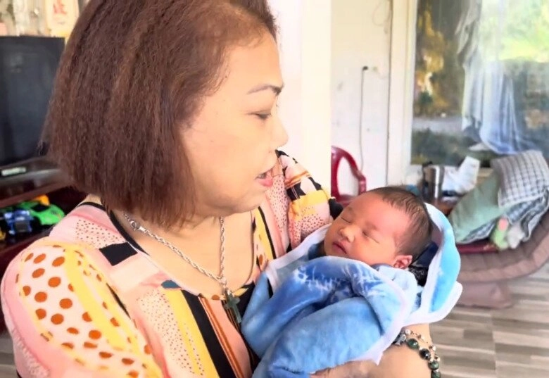 Siu black hạnh phúc đón thành viên mới ở tuổi u60 khoe ảnh bế thiên thần nhỏ trông cực yêu - 2