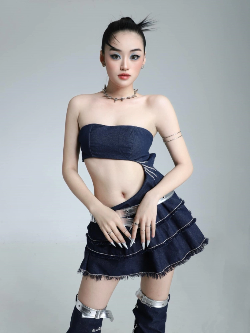 Tân hoa hậu yến nhi chăm mặc crop top khoe eo - 8