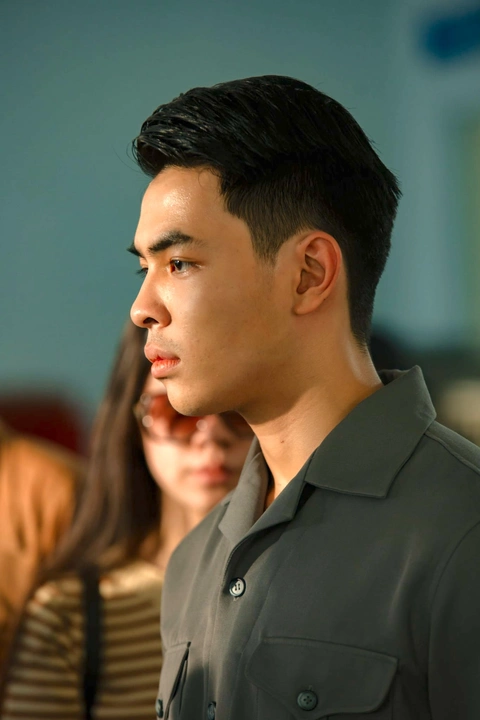 Thái hoà hạ cái tôi để làm bạn cùng con đi khắp đoàn phim khoe ngoại hình điển trai của quý tử - 5