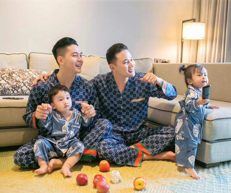 Thanh đoàn và hà trí quang hạnh phúc khoe thiên thần nhỏ 2 con chào đời tại thái lan nay lên chức anh chị - 5