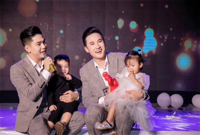 Thanh đoàn và hà trí quang hạnh phúc khoe thiên thần nhỏ 2 con chào đời tại thái lan nay lên chức anh chị - 9