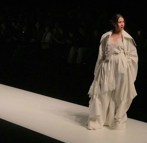 Thanh hằng tại tokyo fw hãy nhìn tôi thật kỹ vào tôi không phải dạng vừa đâu - 6