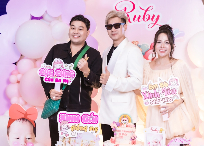 Thanh trúc bế con gái dự tiệc đầy tháng con chu bin - 8