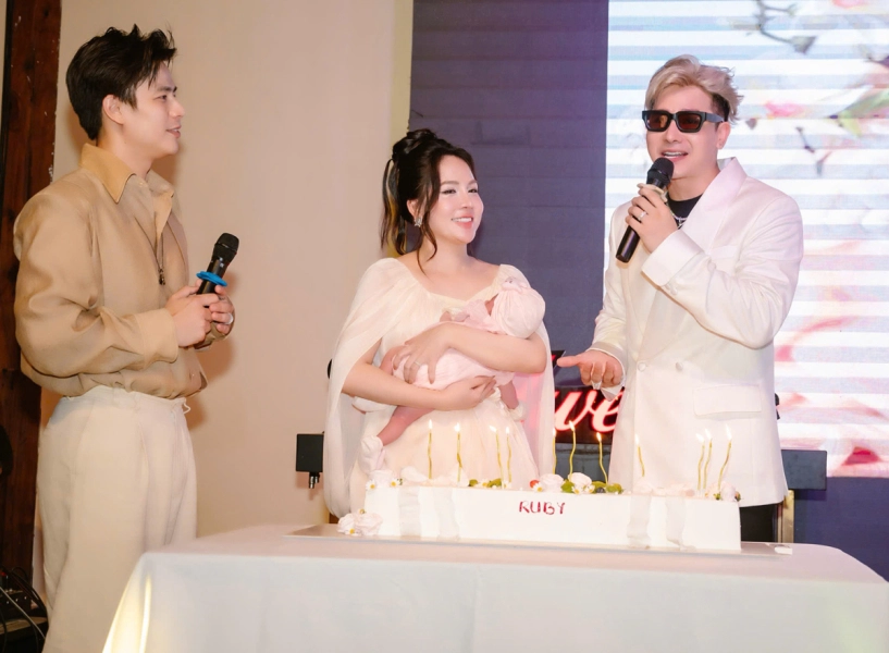 Thanh trúc bế con gái dự tiệc đầy tháng con chu bin - 10