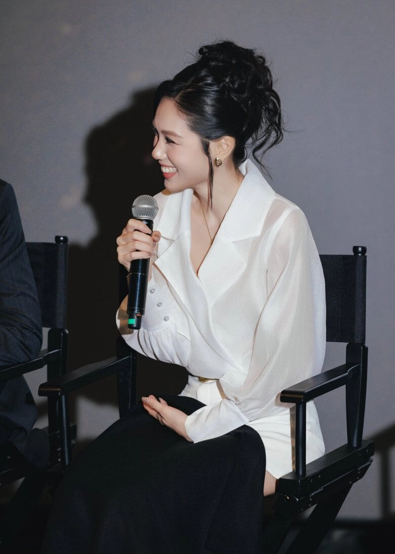 Trâm anh - chiêu đãi viên xinh đẹp của tử chiến trên không có bố là công an bị đạo diễn mắng đến khóc khi quay - 4