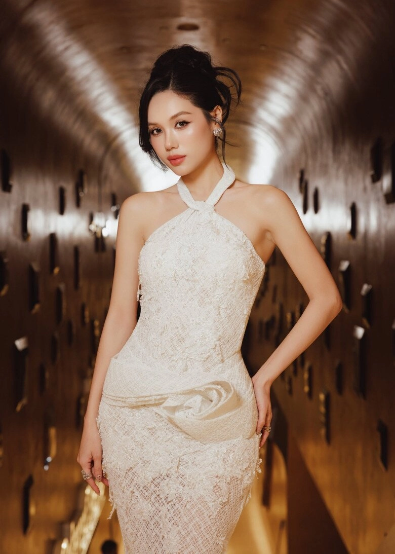 Trâm anh - chiêu đãi viên xinh đẹp của tử chiến trên không có bố là công an bị đạo diễn mắng đến khóc khi quay - 5