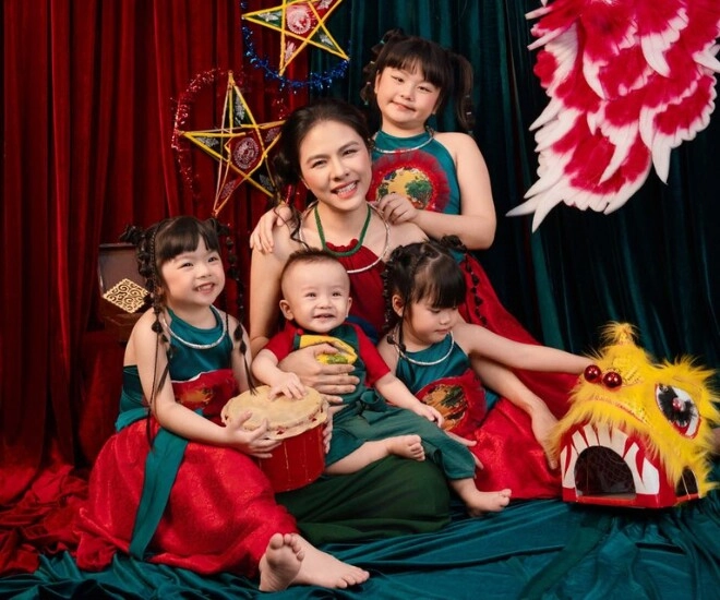 Trung thu nhà sao việt 2 con lai ấn của võ hạ trâm lên đồ trẩy hội 4 con vân trang rước đèn trong biệt thự 1000m2 - 1