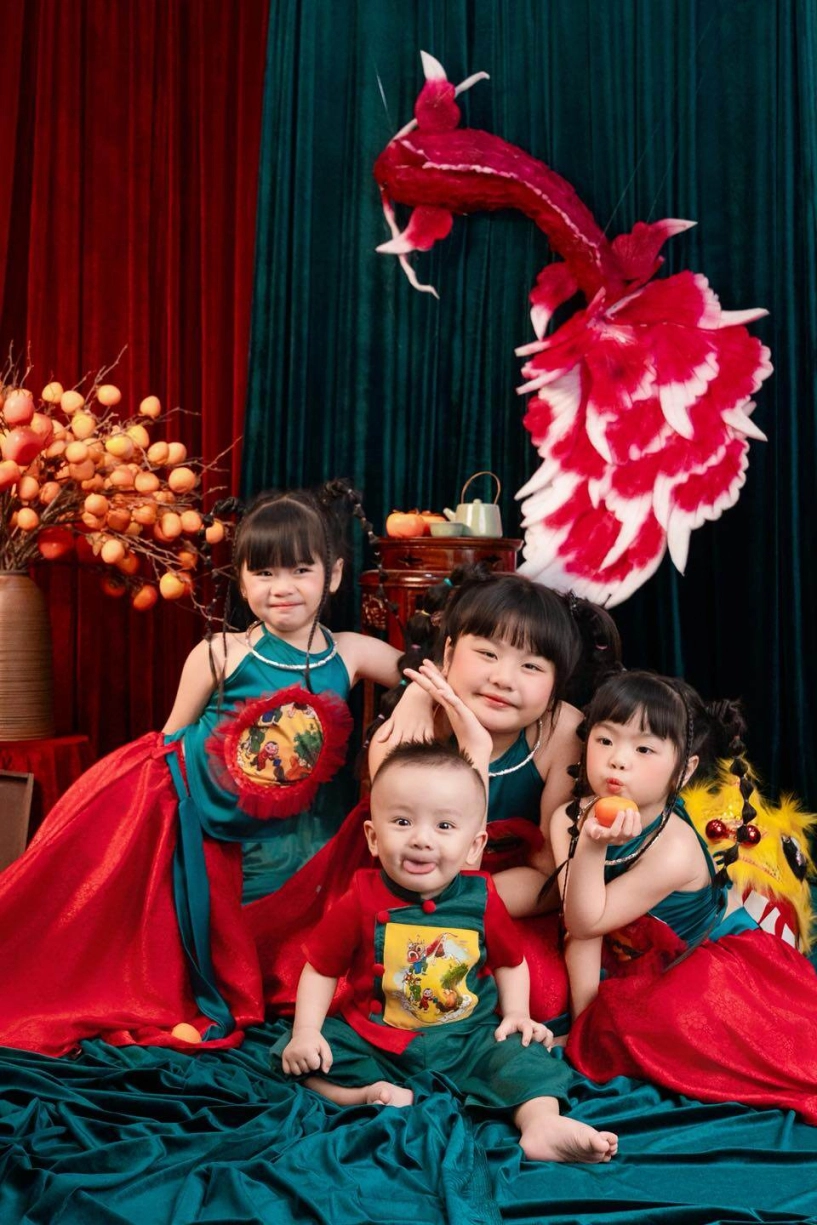 Trung thu nhà sao việt 2 con lai ấn của võ hạ trâm lên đồ trẩy hội 4 con vân trang rước đèn trong biệt thự 1000m2 - 2