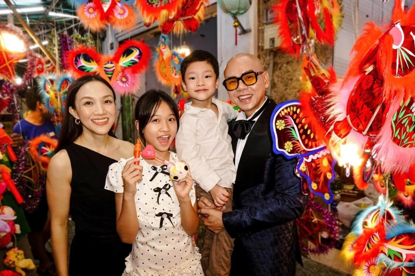 Trung thu nhà sao việt 2 con lai ấn của võ hạ trâm lên đồ trẩy hội 4 con vân trang rước đèn trong biệt thự 1000m2 - 8