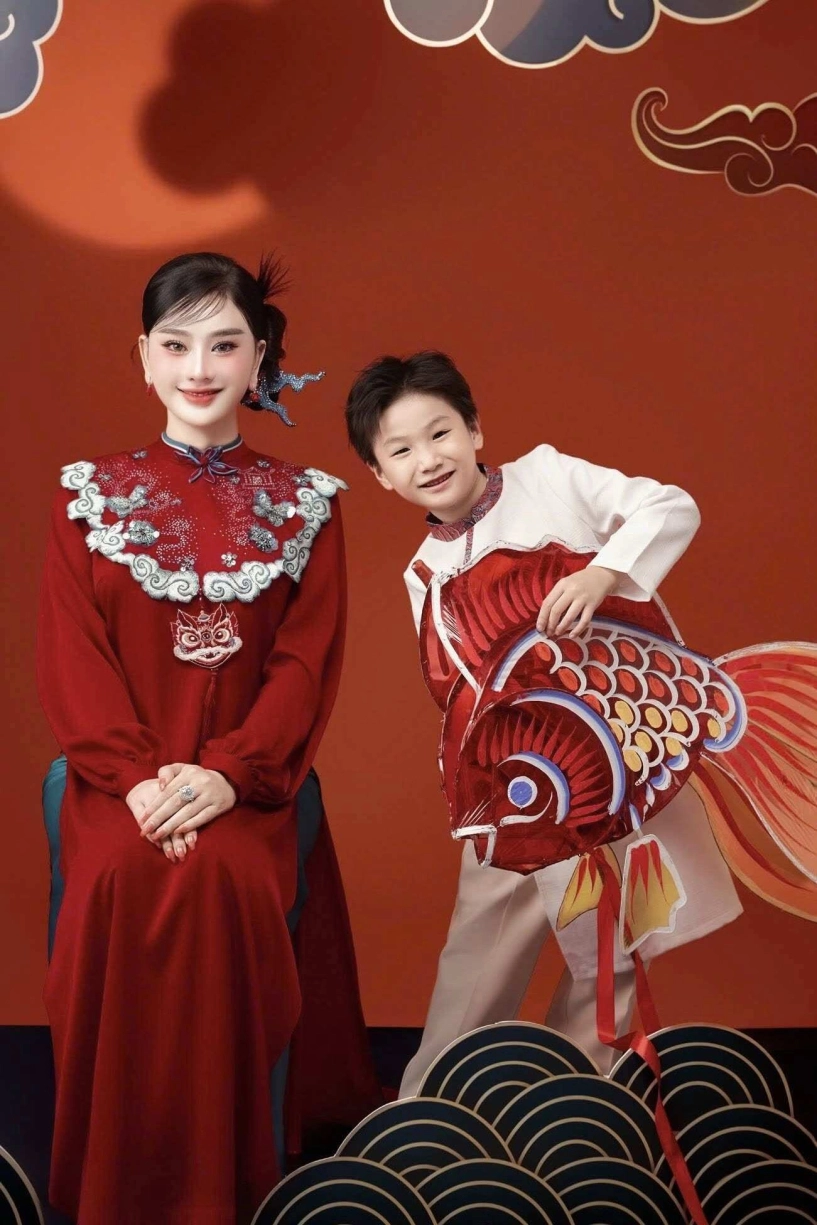 Trung thu nhà sao việt 2 con lai ấn của võ hạ trâm lên đồ trẩy hội 4 con vân trang rước đèn trong biệt thự 1000m2 - 9