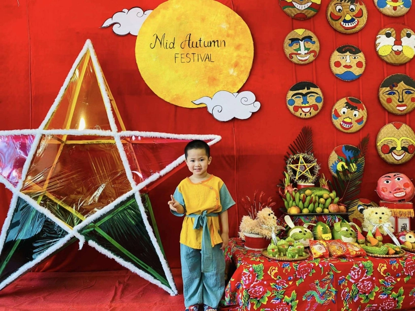 Trung thu nhà sao việt 2 con lai ấn của võ hạ trâm lên đồ trẩy hội 4 con vân trang rước đèn trong biệt thự 1000m2 - 10