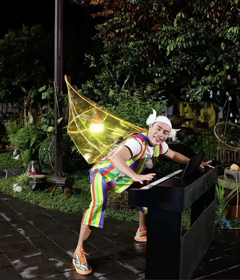 Trung thu nhà sao việt 2 con lai ấn của võ hạ trâm lên đồ trẩy hội 4 con vân trang rước đèn trong biệt thự 1000m2 - 14