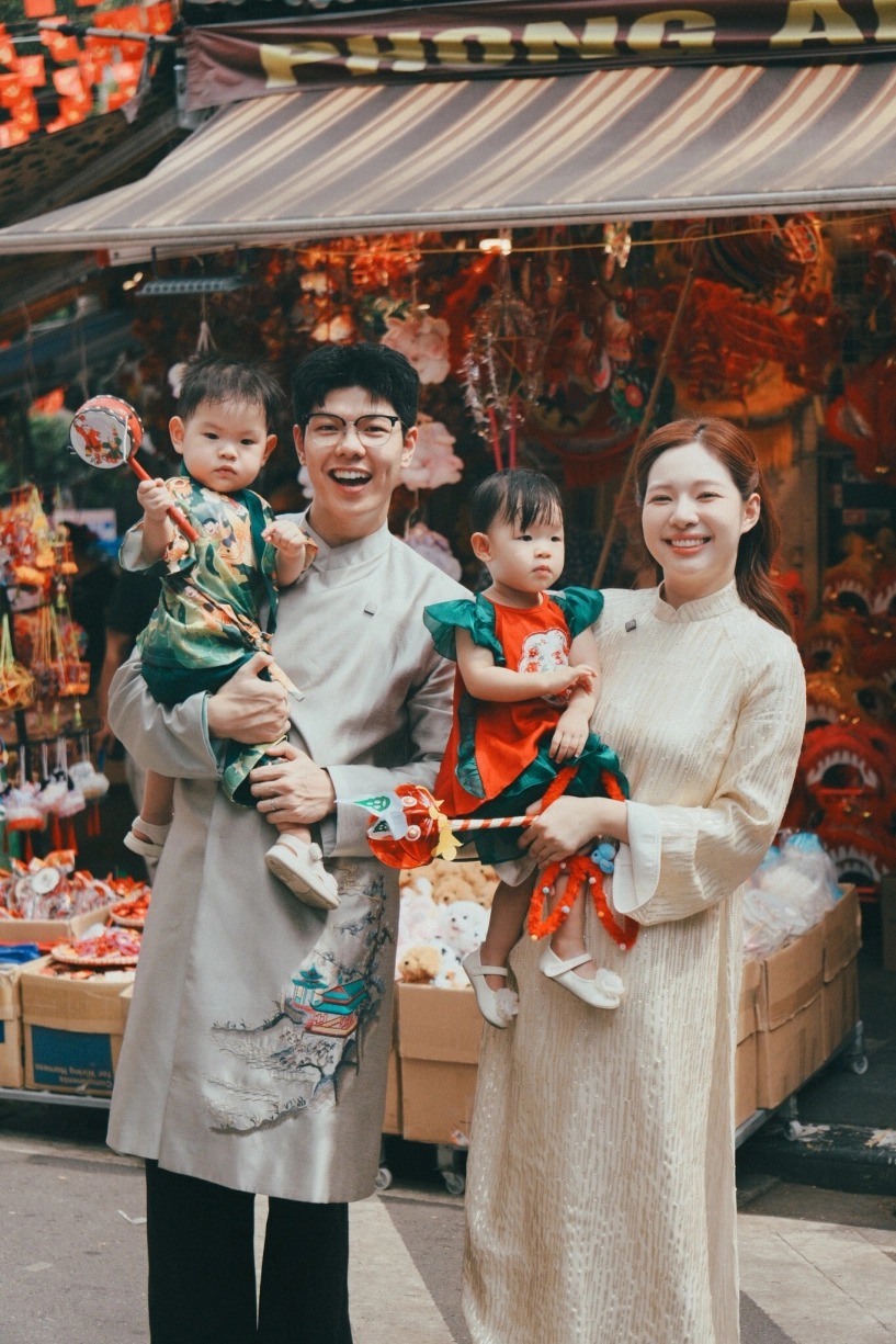 Trung thu nhà sao việt 2 con lai ấn của võ hạ trâm lên đồ trẩy hội 4 con vân trang rước đèn trong biệt thự 1000m2 - 17