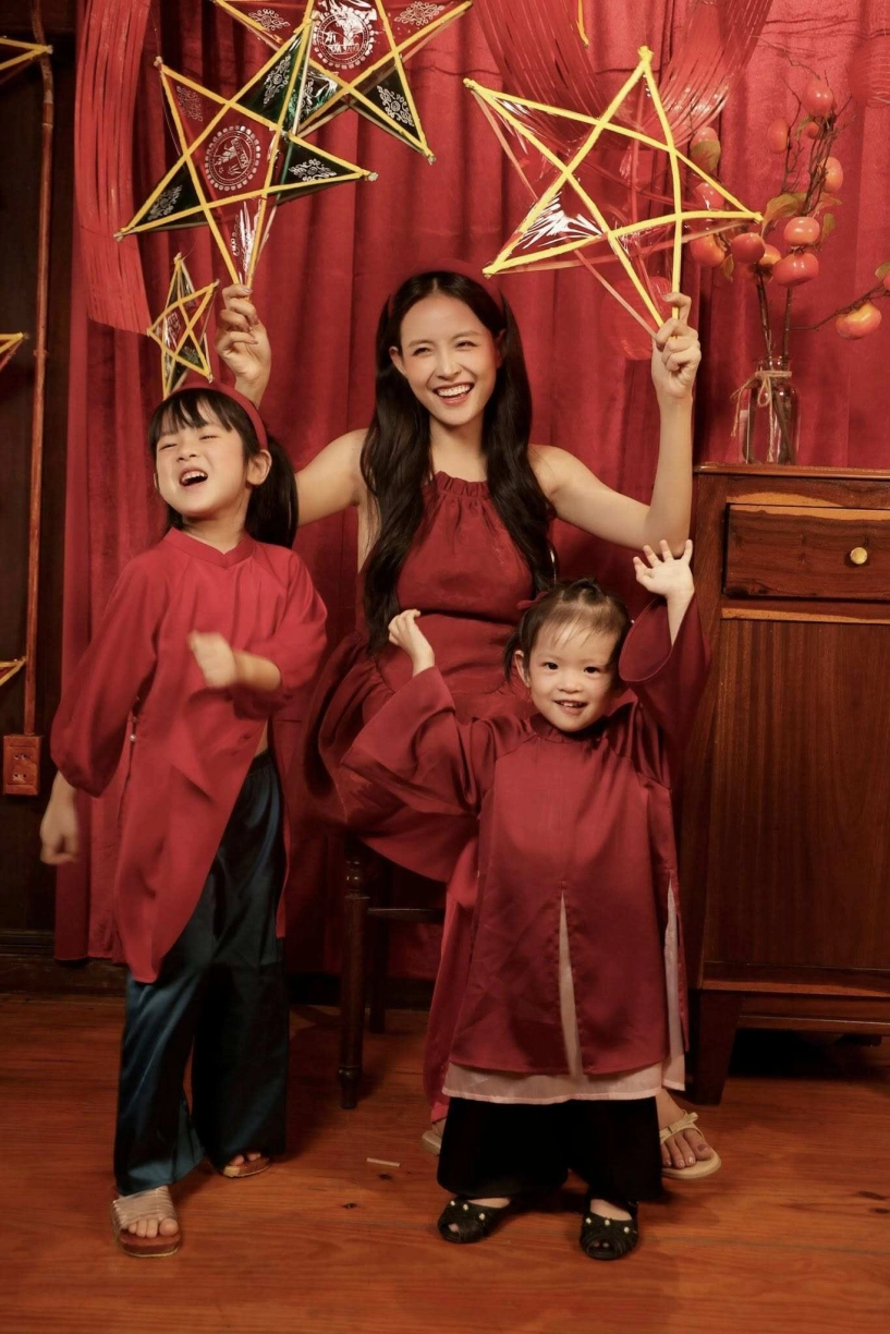 Trung thu nhà sao việt 2 con lai ấn của võ hạ trâm lên đồ trẩy hội 4 con vân trang rước đèn trong biệt thự 1000m2 - 18