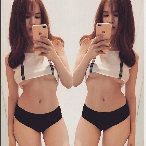 Trước hari won sao việt nào từng liều lĩnh khoe chân ngực - 4