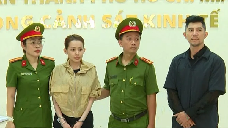 Trước khi bị bắt vì hối lộ chạy án lương bằng quang kịp ra ca khúc mới buồn khổ vì xa ngân 98 - 9