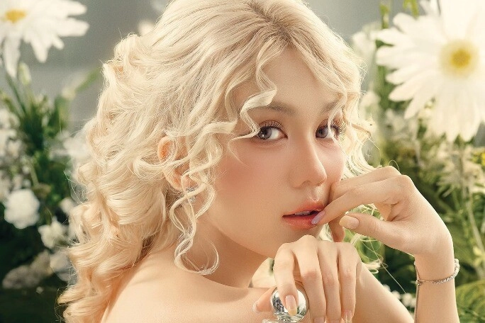 Từng làm dậy sóng quốc tế vì mặc phản cảm nữ hoàng nội y miền tây nay ở biệt thự 50 tỷ vượt đặng thu thảo - 1