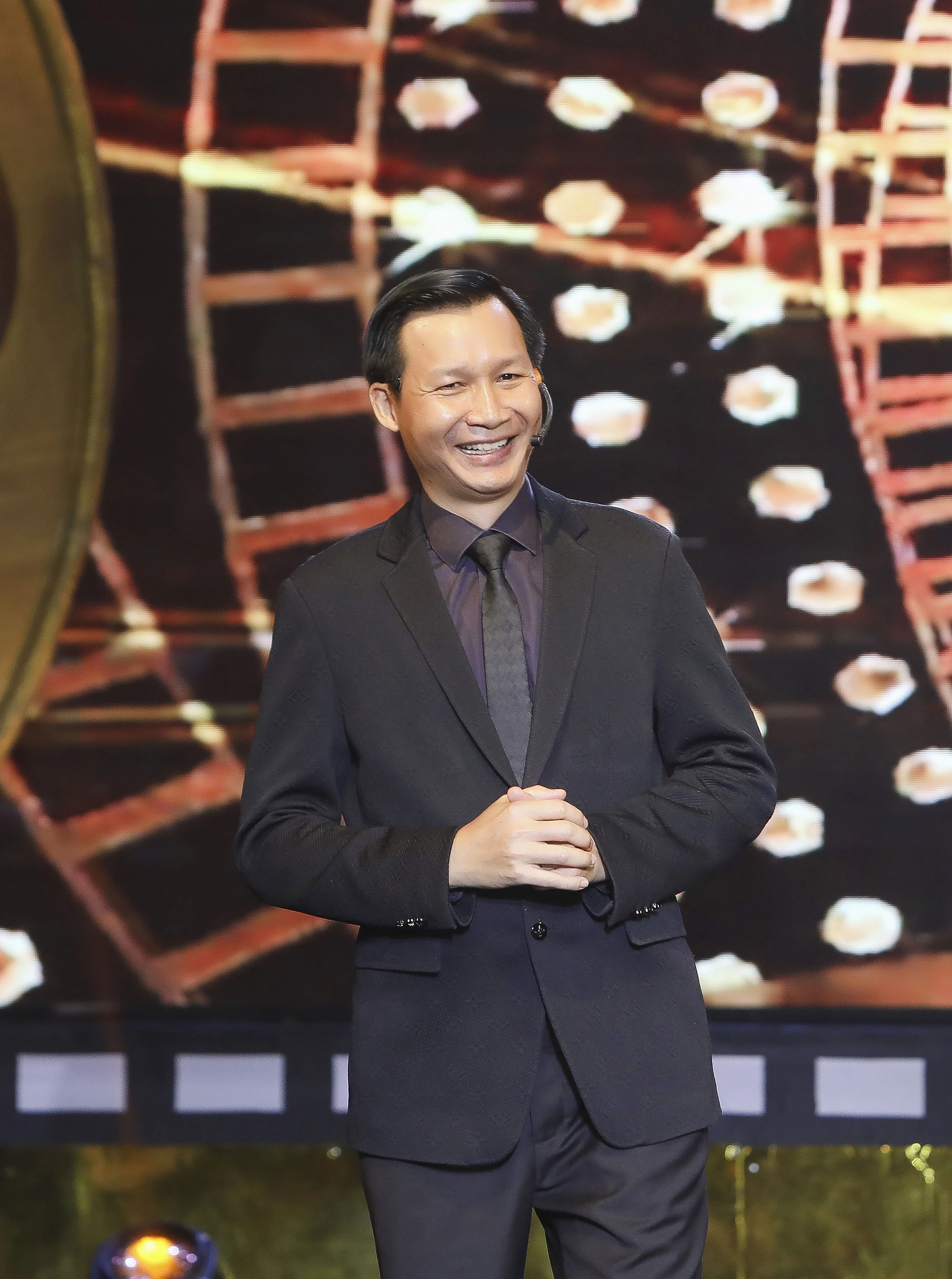 Uyển ân giấu trấn thành đóng cảnh nóng 26 tuổi vẫn bị anh trai nhắn con nít mà ăn mặc hở hang dữ vậy - 4