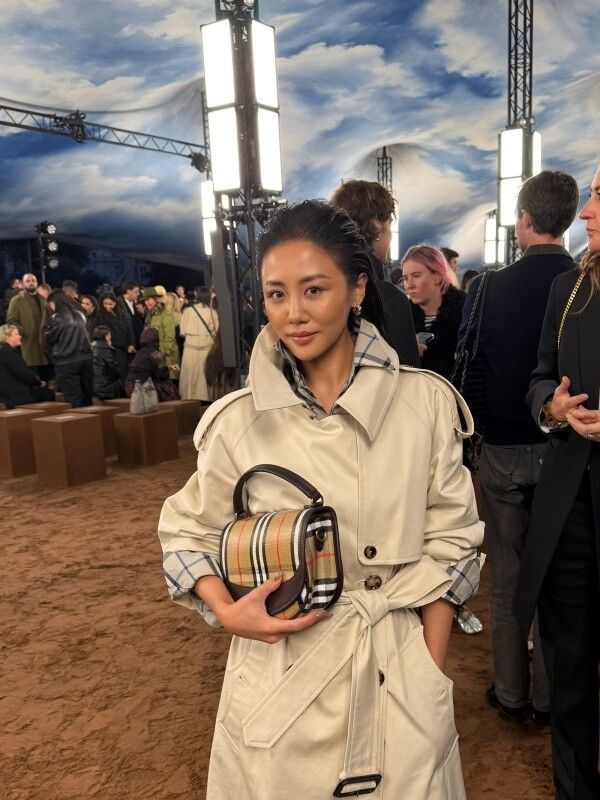 Văn mai hương nổi bật tại london fashion week hội ngộ trương tịnh nghi bright và dàn sao quốc tế - 2