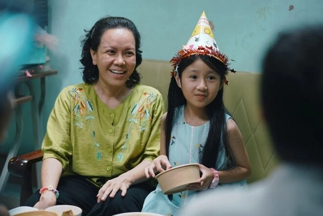 Việt hương sướng vì cưới được người đàng hoàng dặn hoài phương ông mà bỏ tôi sớm là tôi kiếm trai 6 múi liền - 4