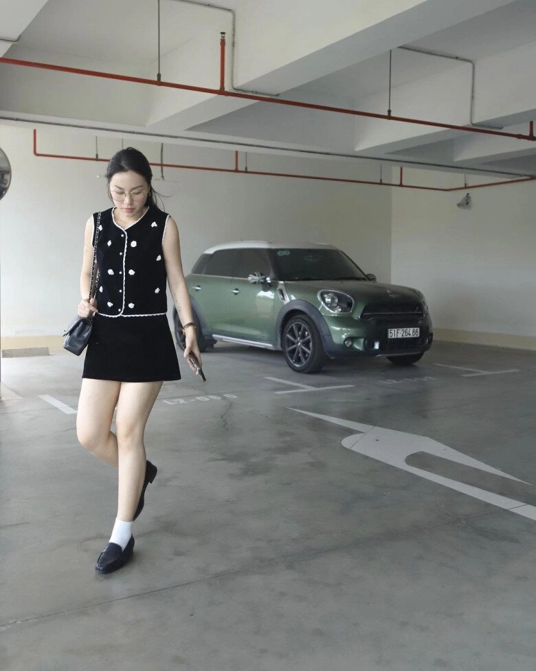 Vợ cơ trưởng trẻ nhất việt nam chỉ mặc đồ đen trắng mà trông sang đẹp như người mẫu nhờ công thức hack dáng cực ngọt - 14