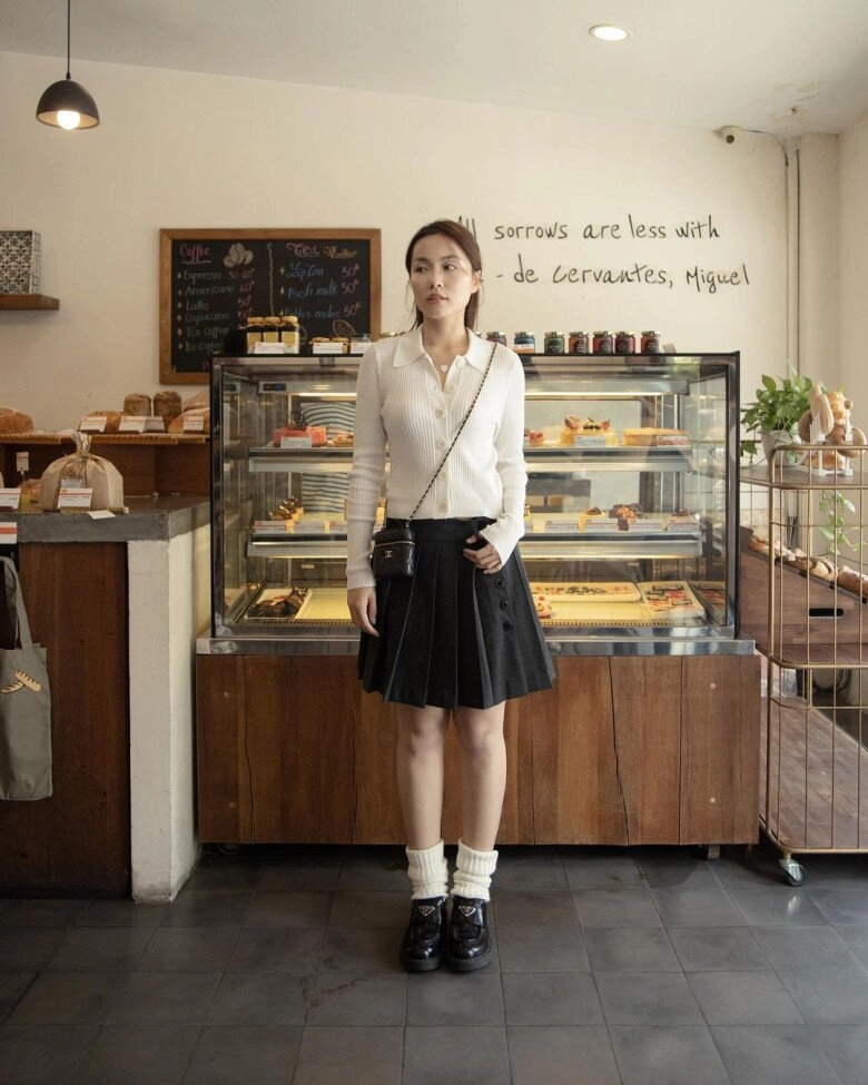 Vợ cơ trưởng trẻ nhất việt nam chỉ mặc đồ đen trắng mà trông sang đẹp như người mẫu nhờ công thức hack dáng cực ngọt - 15