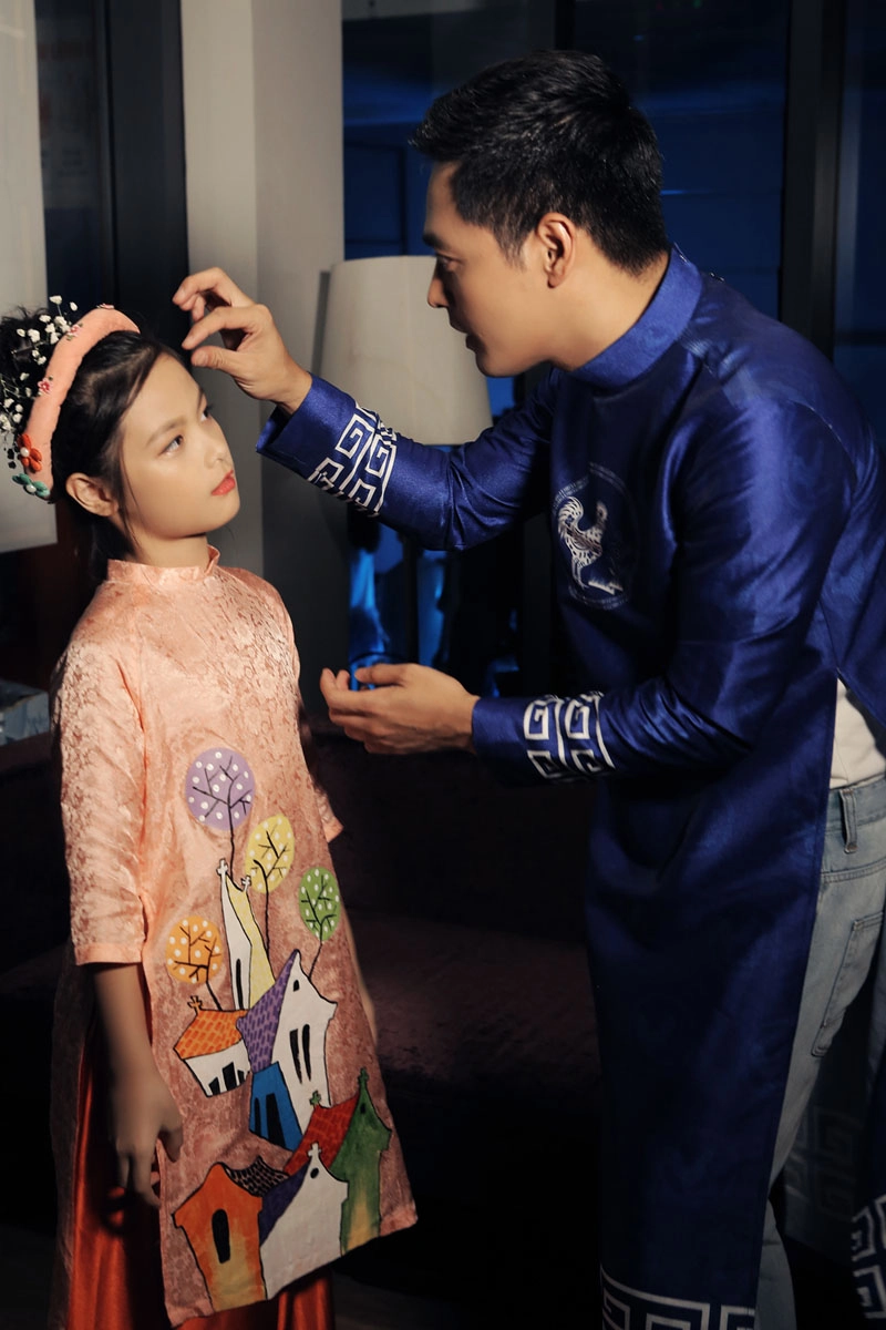 Vợ đẹp và 3 con xinh như thiên thần của mc phan anh phá đảo trên sàn diễn - 2