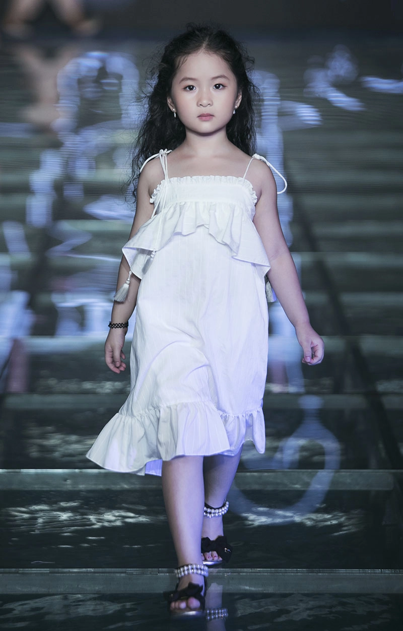 Vợ đẹp và 3 con xinh như thiên thần của mc phan anh phá đảo trên sàn diễn - 6