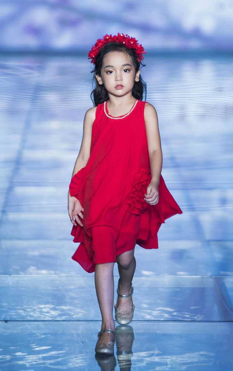 Vợ đẹp và 3 con xinh như thiên thần của mc phan anh phá đảo trên sàn diễn - 8