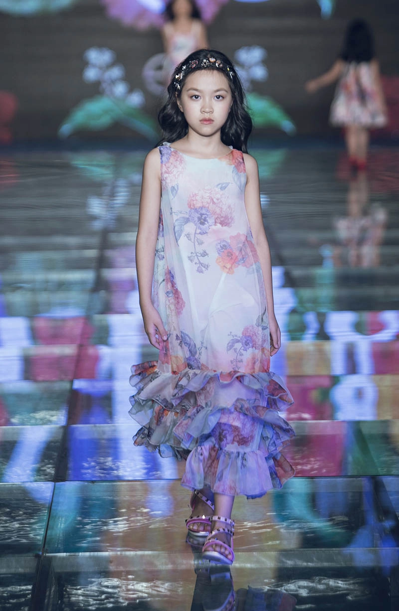 Vợ đẹp và 3 con xinh như thiên thần của mc phan anh phá đảo trên sàn diễn - 13