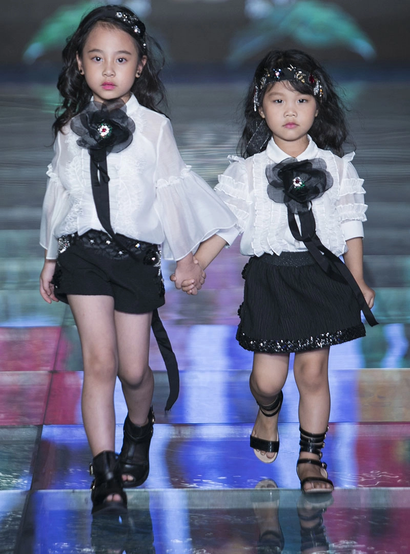 Vợ đẹp và 3 con xinh như thiên thần của mc phan anh phá đảo trên sàn diễn - 14