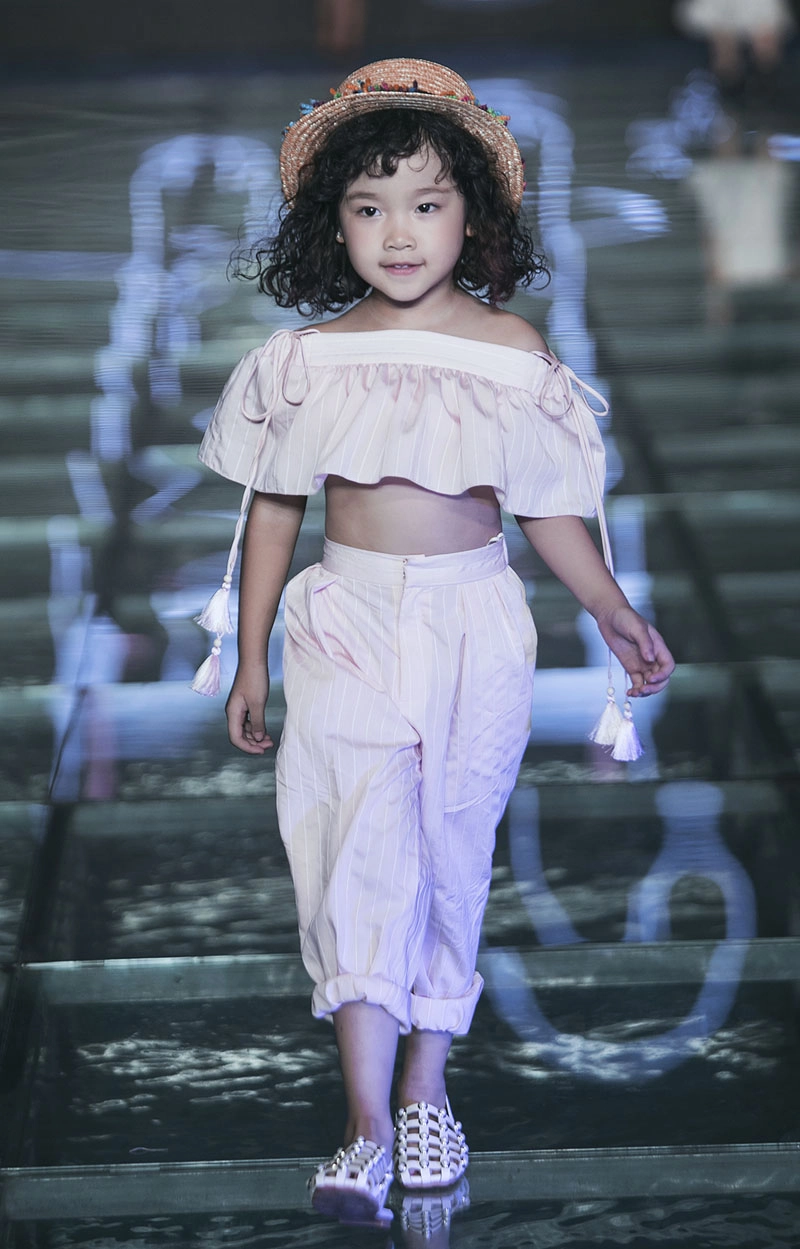 Vợ đẹp và 3 con xinh như thiên thần của mc phan anh phá đảo trên sàn diễn - 15