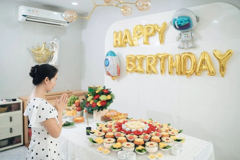 Võ hạ trâm công bố con trai lai ấn kế thừa sự nghiệp tu hành của ông ngoại làm tiệc thôi nôi tại nhà cho quý tử - 3