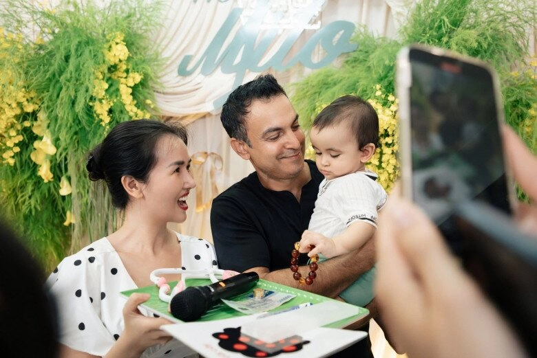 Võ hạ trâm công bố con trai lai ấn kế thừa sự nghiệp tu hành của ông ngoại làm tiệc thôi nôi tại nhà cho quý tử - 4