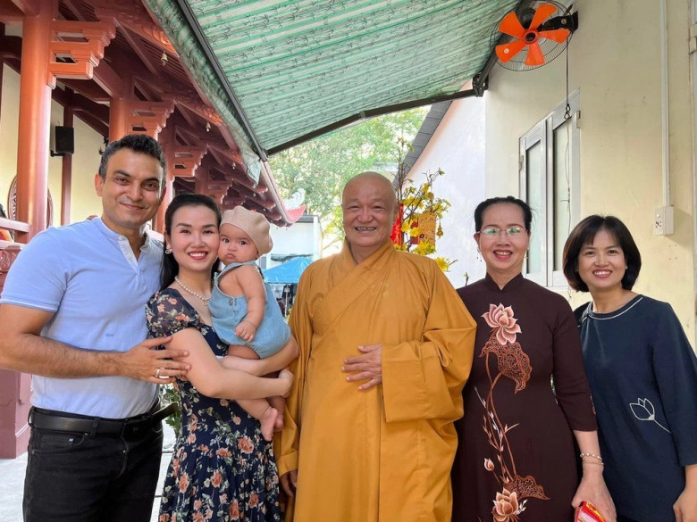 Võ hạ trâm công bố con trai lai ấn kế thừa sự nghiệp tu hành của ông ngoại làm tiệc thôi nôi tại nhà cho quý tử - 8