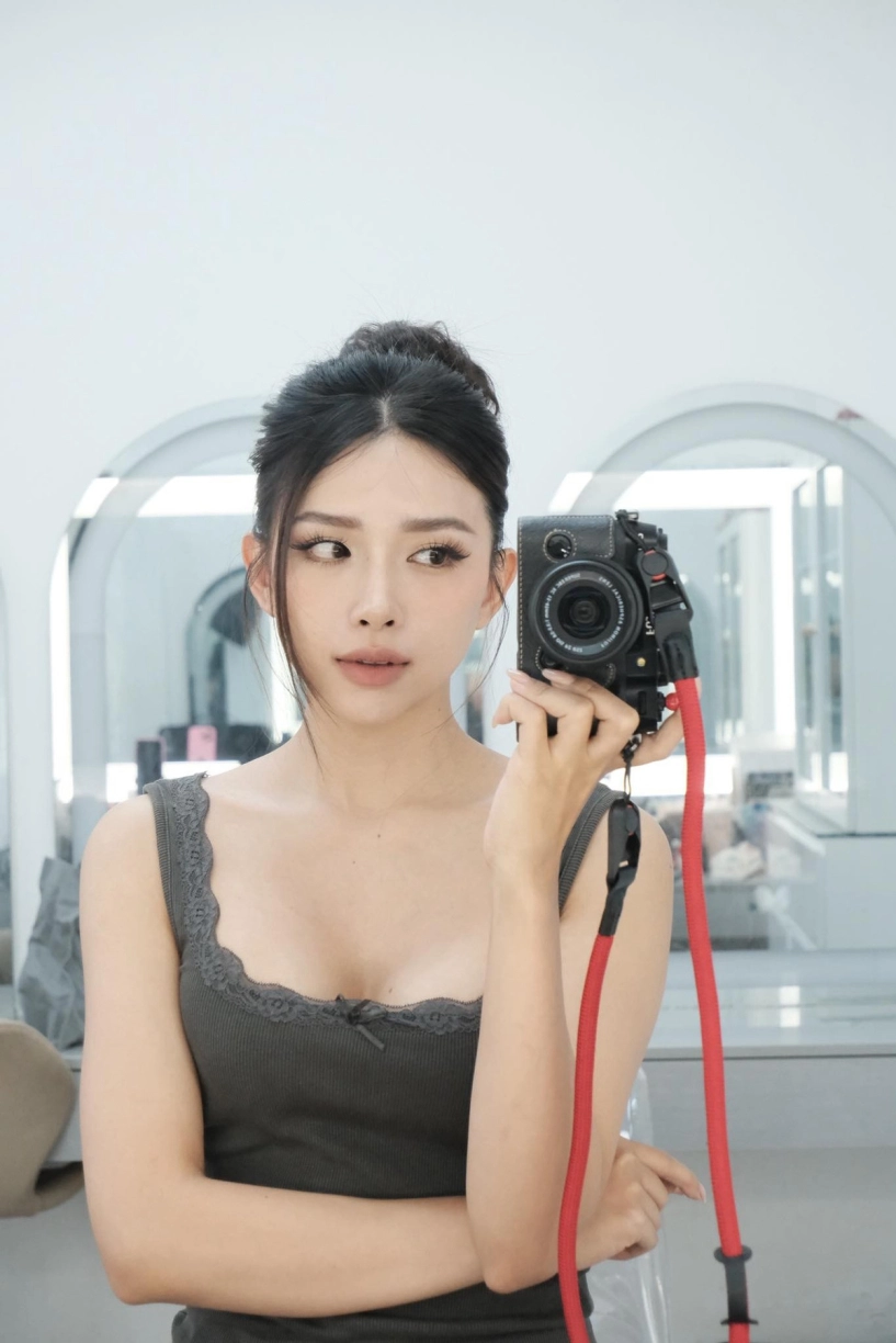 Vợ phan mạnh quỳnh gây chú ý với gu thời trang cắt xẻ táo bạo - 5