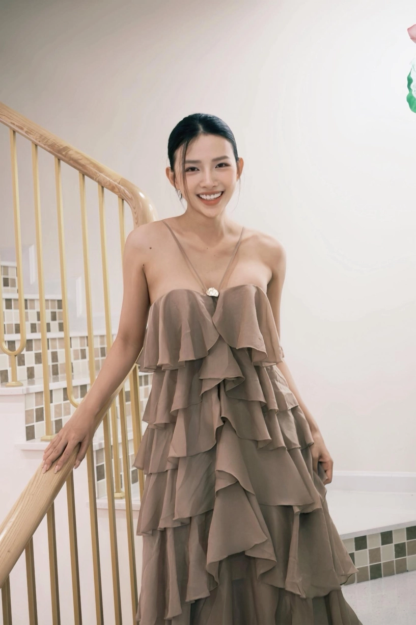 Vợ phan mạnh quỳnh gây chú ý với gu thời trang cắt xẻ táo bạo - 7