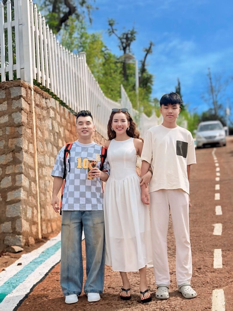 Vợ ưng hoàng phúc thương con trai qua mỹ ở cùng ba ruột không còn được nuông chiều gọi điện về mít ướt với mẹ - 2