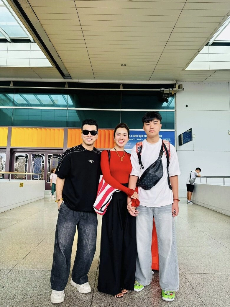 Vợ ưng hoàng phúc thương con trai qua mỹ ở cùng ba ruột không còn được nuông chiều gọi điện về mít ướt với mẹ - 4