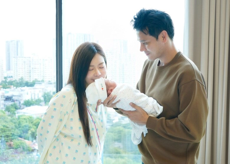 Vũ ngọc ánh hạ sinh con thứ 2 sau 6 năm cưới quý tử vừa chào đời trông đẹp mắt với mũi cao vút - 5