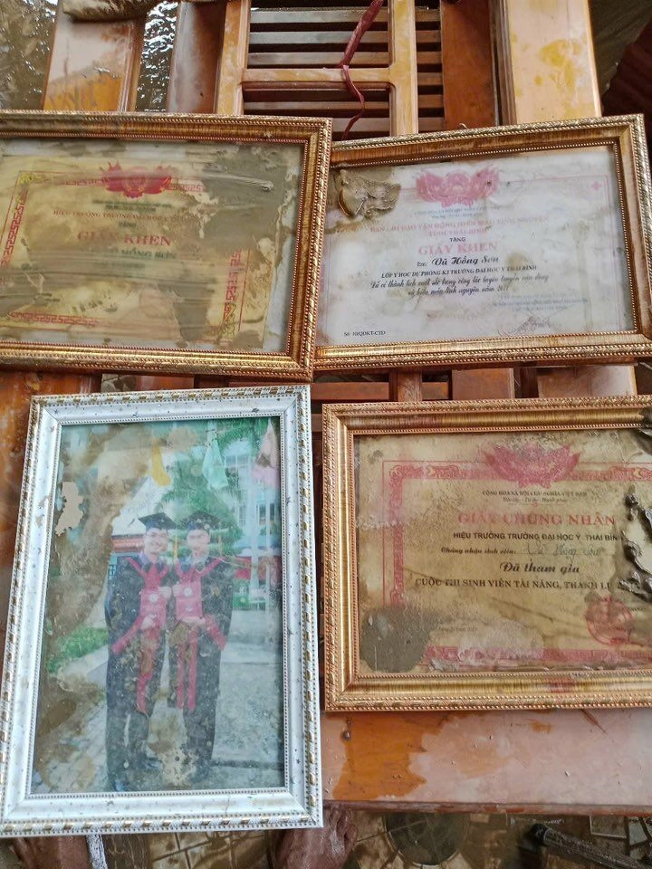 Xót xa cảnh mẹ nam mc chạy lũ 2 lần trong 2 tháng nhà mới sửa sang được chút thì nước lại dâng - 8