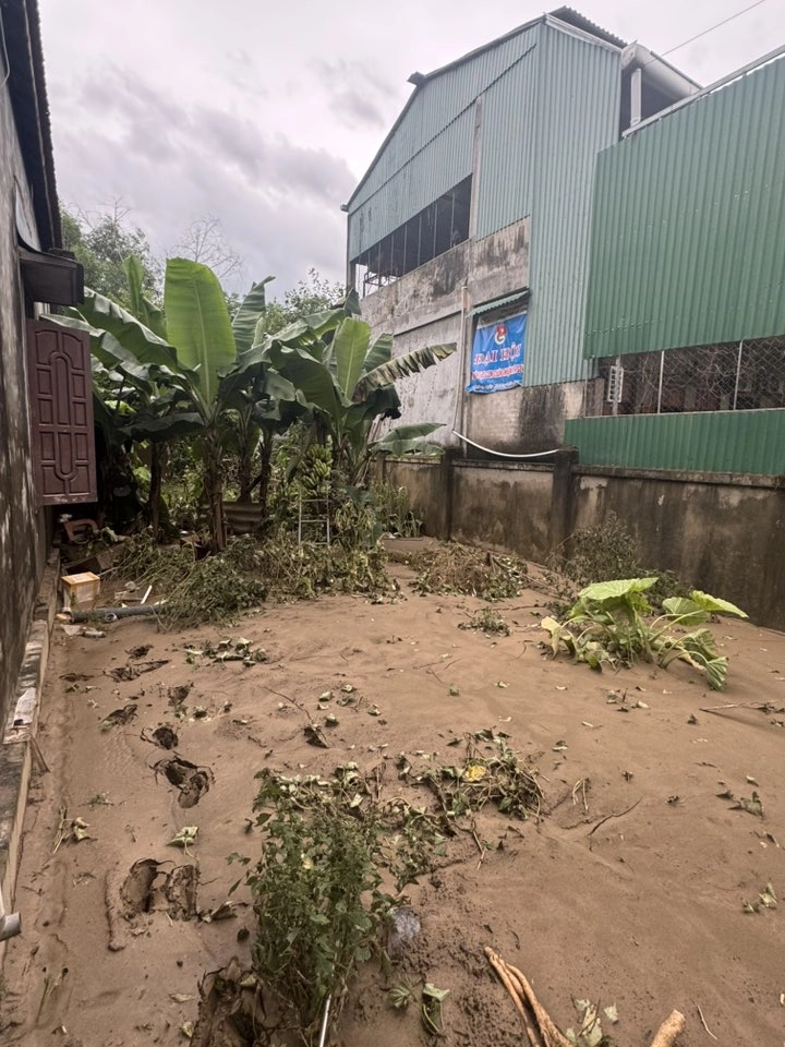 Xót xa cảnh mẹ nam mc chạy lũ 2 lần trong 2 tháng nhà mới sửa sang được chút thì nước lại dâng - 9