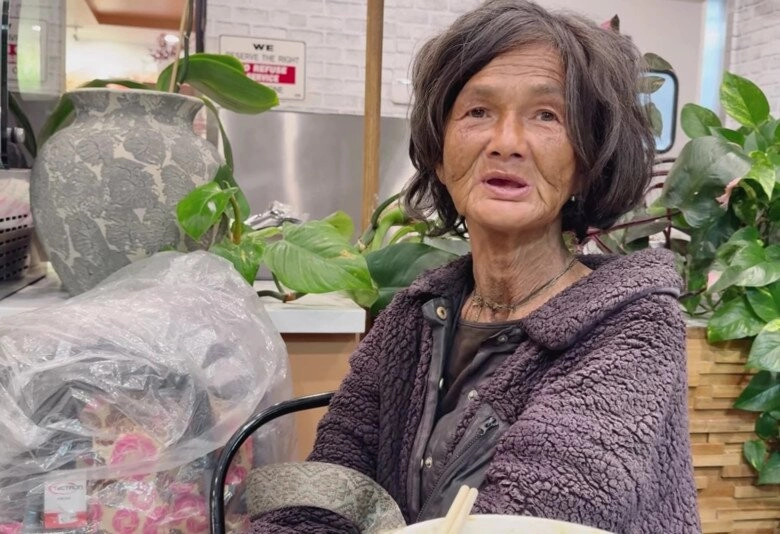 Xót xa tình cảnh hiện tại của nữ ca sĩ việt hóa điên đi lang thang trên phố đồng nghiệp buồn và đau lòng quá - 10