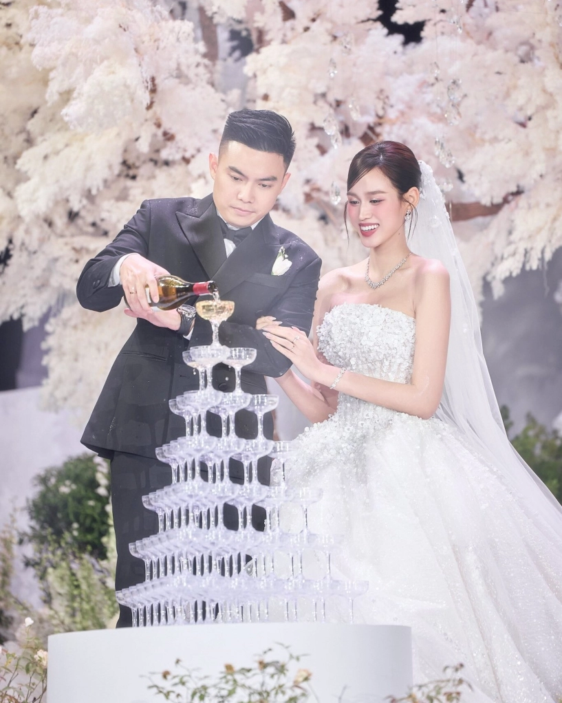 Xúc động khoảnh khắc bố ruột đỗ thị hà khập khiễng dắt ái nữ lên lễ đường trao tận tay cho con rể thiếu gia - 8