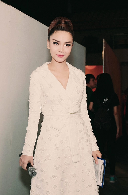 Yến trang hoàng thùy linh tinh khôi với sắc trắng - 1