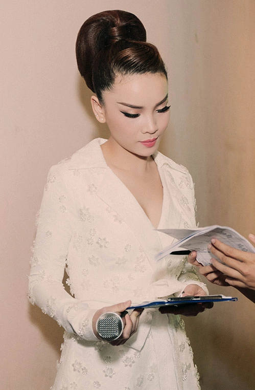 Yến trang hoàng thùy linh tinh khôi với sắc trắng - 2