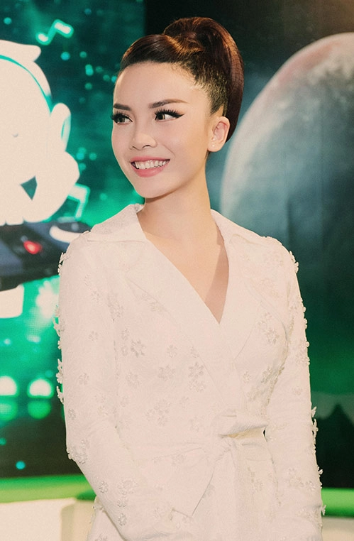 Yến trang hoàng thùy linh tinh khôi với sắc trắng - 3