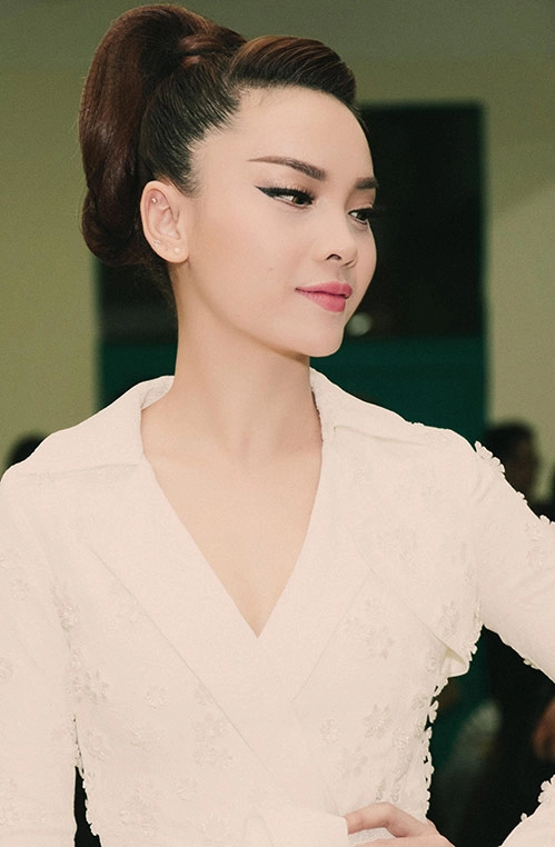 Yến trang hoàng thùy linh tinh khôi với sắc trắng - 5