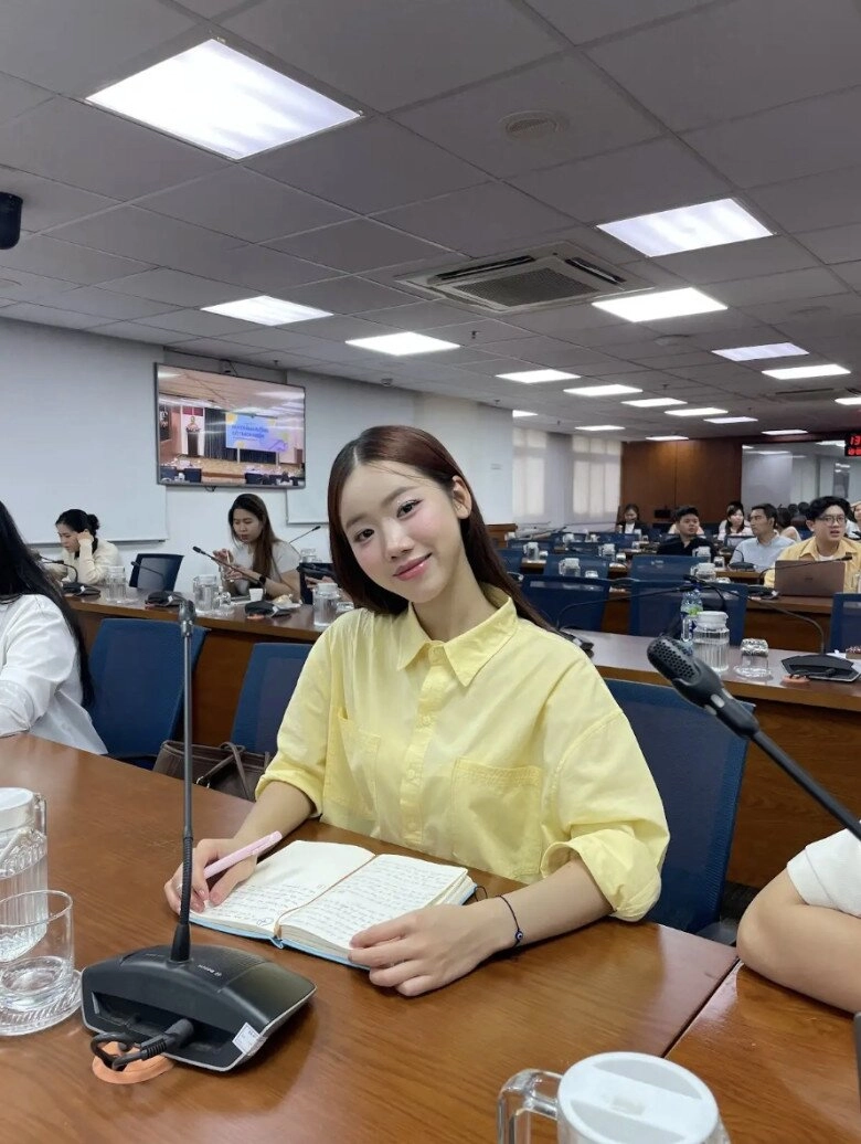 1001 cách phối đồ đi học của dàn mỹ nhân gen z mỗi người một vibe nhìn là muốn bắt chước ngay - 6